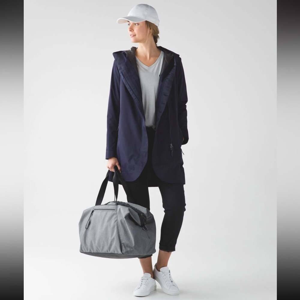 Lululemon Rare Savasana Waterproof Jacket Il
Deep Indigo Size 4